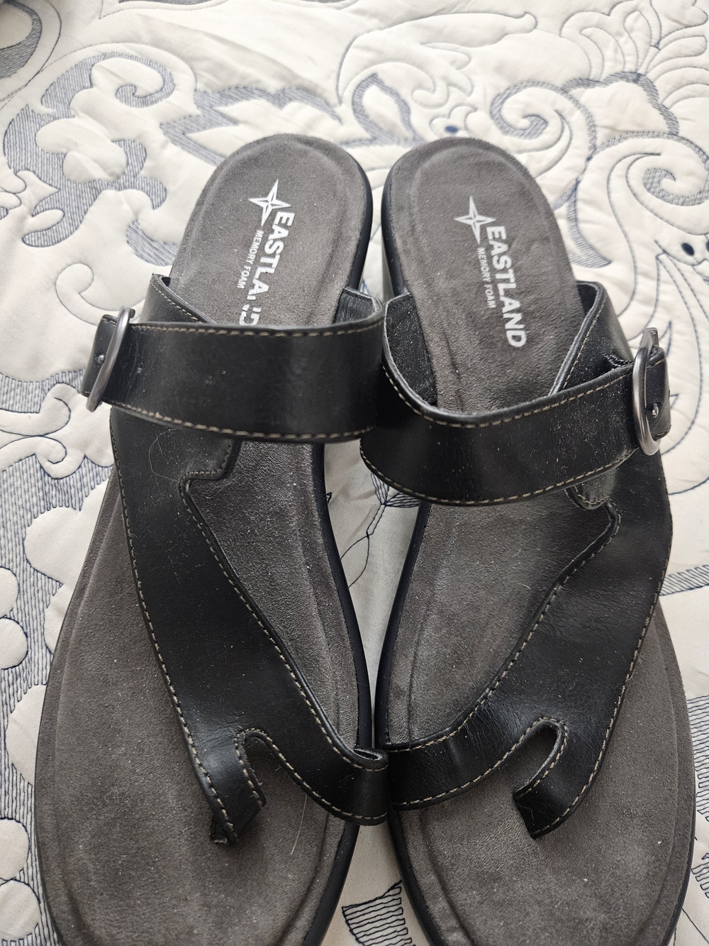 Eastland Black and Gray Leather Thong Sandals - Picture 2 of 3